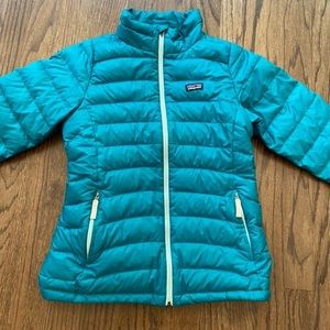 Nice jacket it’s a do Kids buts fits a Small. Very good condition.